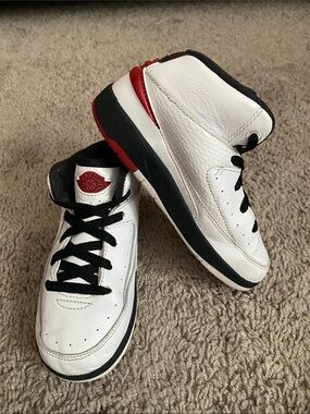 Air Jordan 2 retro OG White Black/Red mid top Basketball Sneakers size 10C